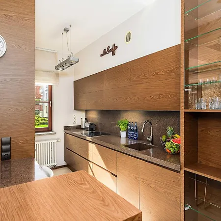 Parkside Flat With Private Garage Lejlighed Łódź