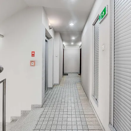 Parkside Flat With Private Garage Lejlighed